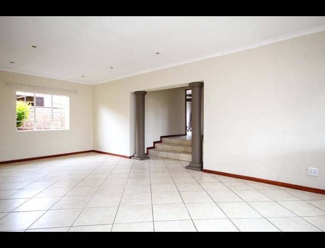 3 BEDROOM TOWNHOUSE FOR SALE IN THATCHFIELD